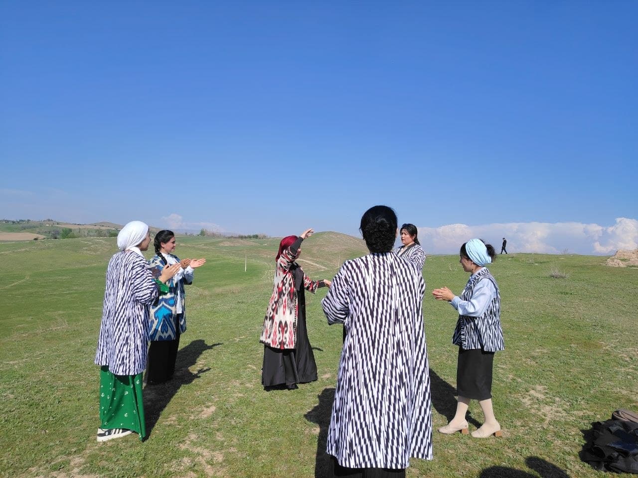 “Milliy libos — millat ko‘zgusi” ma’naviy-ma’rifiy tadbiri 2